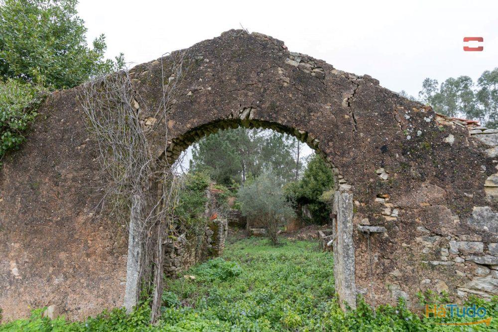 MORADIA T2 PARA RECUPERAR COM AREA COBERTA DE 238 M2 E AREA TOTAL DO TERRENO 1.112 M2 EM SÃO MAMEDE BATALHA MORADIA T2 PARA RECUPERAR COM AREA COBERTA DE 238 M2 E AREA TOTAL DO TERRENO 1.112 M2 EM SÃO MAMEDE BATALHA