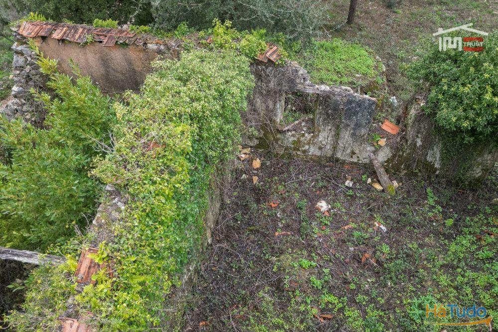 MORADIA T2 PARA RECUPERAR COM AREA COBERTA DE 238 M2 E AREA TOTAL DO TERRENO 1.112 M2 EM SÃO MAMEDE BATALHA MORADIA T2 PARA RECUPERAR COM AREA COBERTA DE 238 M2 E AREA TOTAL DO TERRENO 1.112 M2 EM SÃO MAMEDE BATALHA
