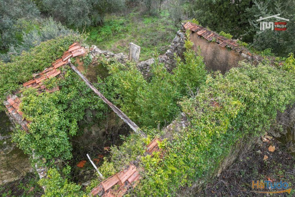 MORADIA T2 PARA RECUPERAR COM AREA COBERTA DE 238 M2 E AREA TOTAL DO TERRENO 1.112 M2 EM SÃO MAMEDE BATALHA MORADIA T2 PARA RECUPERAR COM AREA COBERTA DE 238 M2 E AREA TOTAL DO TERRENO 1.112 M2 EM SÃO MAMEDE BATALHA