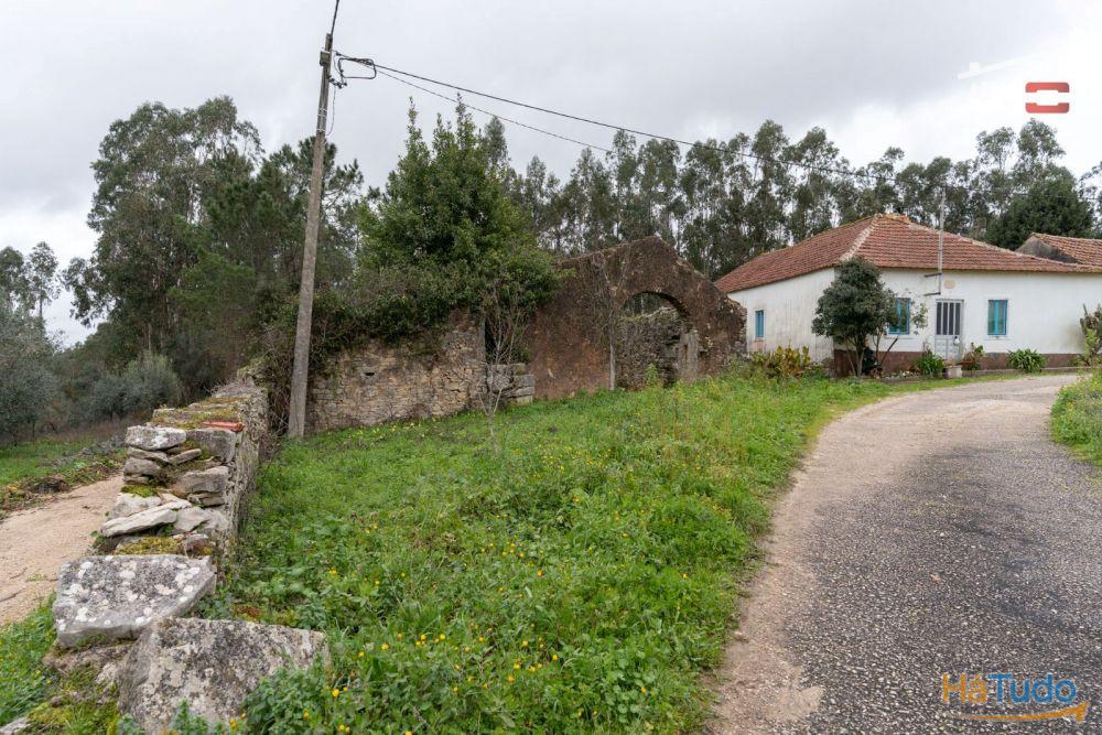 MORADIA T2 PARA RECUPERAR COM AREA COBERTA DE 238 M2 E AREA TOTAL DO TERRENO 1.112 M2 EM SÃO MAMEDE BATALHA MORADIA T2 PARA RECUPERAR COM AREA COBERTA DE 238 M2 E AREA TOTAL DO TERRENO 1.112 M2 EM SÃO MAMEDE BATALHA