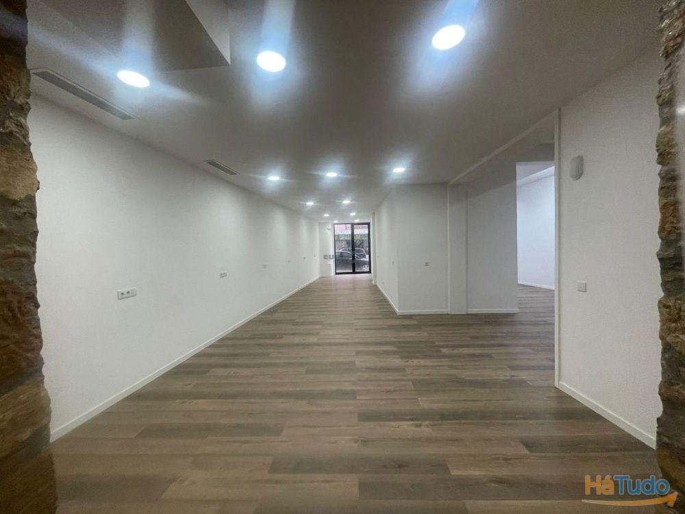 Espaço Comercial Renovado com 2 Montras | Morais Soares Espaço Comercial Renovado com 2 Montras | Morais Soares