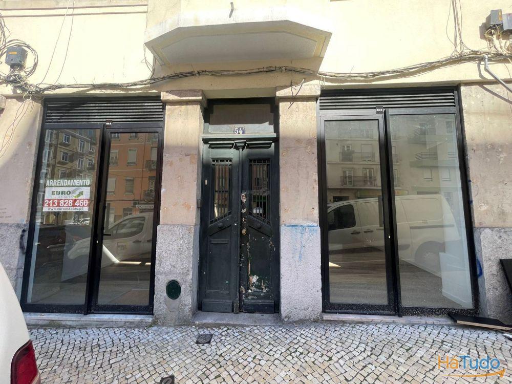 Espaço Comercial Renovado com 2 Montras | Morais Soares Espaço Comercial Renovado com 2 Montras | Morais Soares