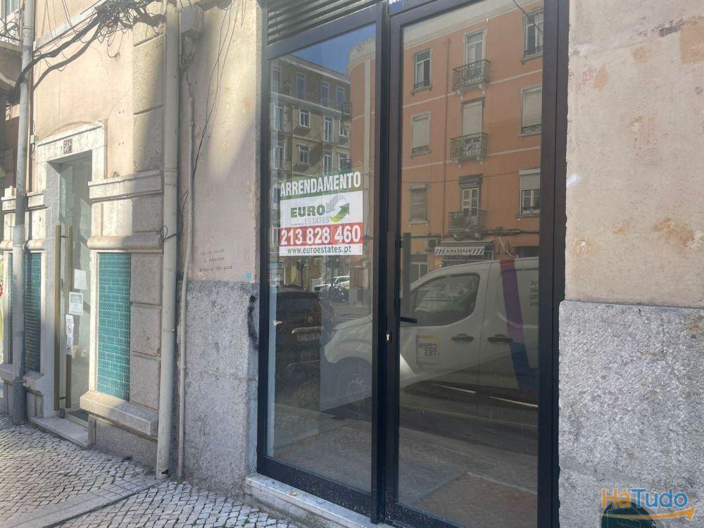 Espaço Comercial Renovado com 2 Montras | Morais Soares Espaço Comercial Renovado com 2 Montras | Morais Soares