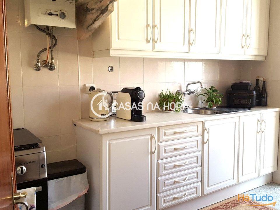 Setúbal, B.Liceu T2+1 com aproveitamento do sótão. Setúbal, B.Liceu T2+1 com aproveitamento do sótão.