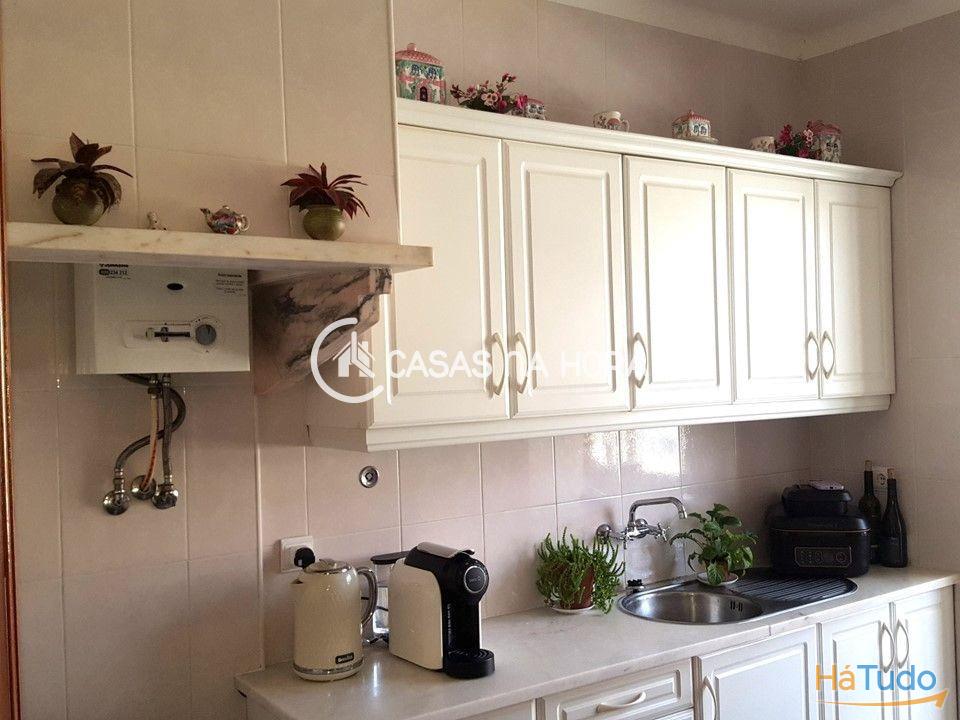 Setúbal, B.Liceu T2+1 com aproveitamento do sótão. Setúbal, B.Liceu T2+1 com aproveitamento do sótão.