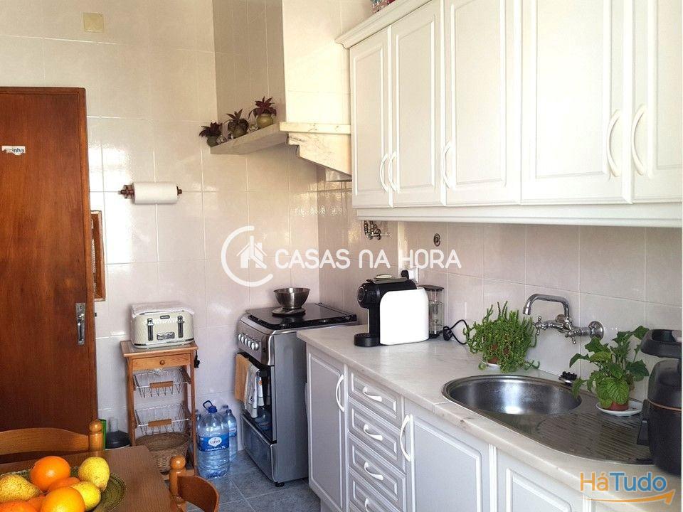 Setúbal, B.Liceu T2+1 com aproveitamento do sótão. Setúbal, B.Liceu T2+1 com aproveitamento do sótão.