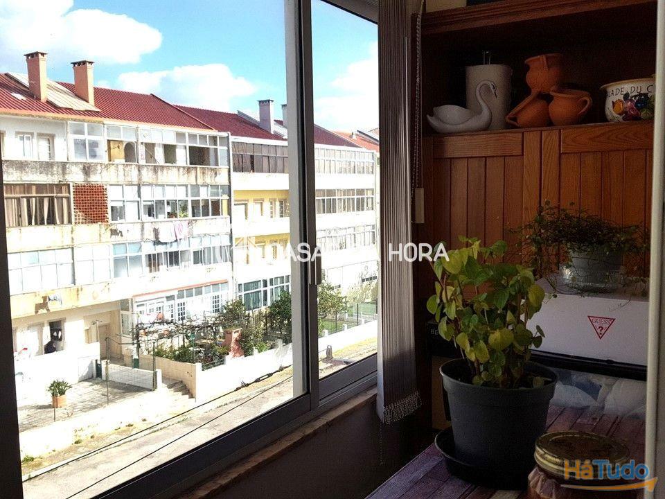 Setúbal, B.Liceu T2+1 com aproveitamento do sótão. Setúbal, B.Liceu T2+1 com aproveitamento do sótão.