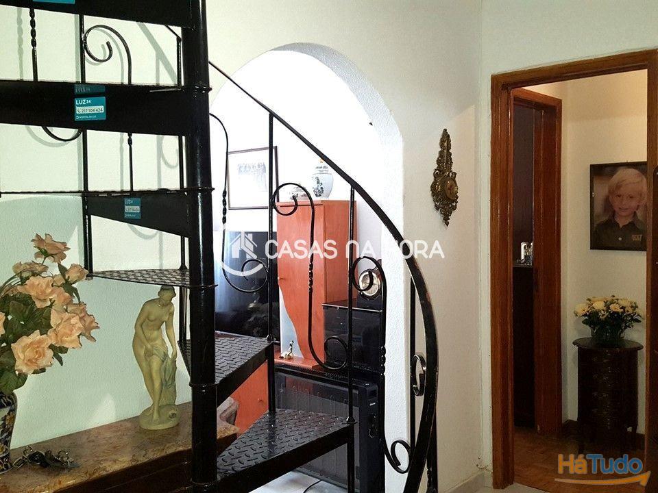 Setúbal, B.Liceu T2+1 com aproveitamento do sótão. Setúbal, B.Liceu T2+1 com aproveitamento do sótão.