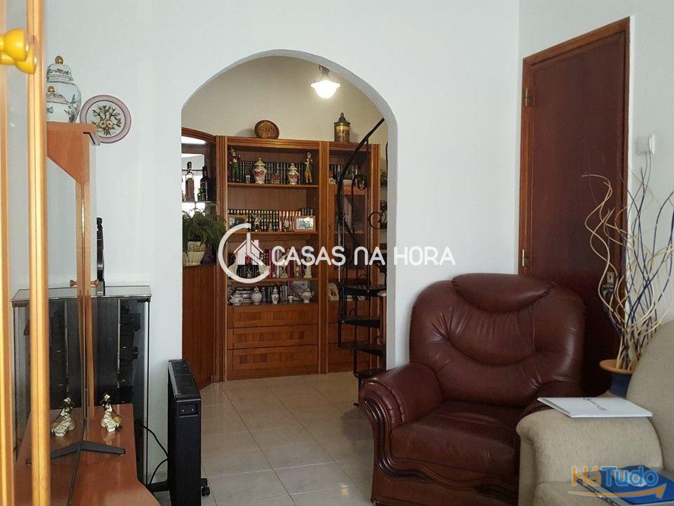 Setúbal, B.Liceu T2+1 com aproveitamento do sótão. Setúbal, B.Liceu T2+1 com aproveitamento do sótão.