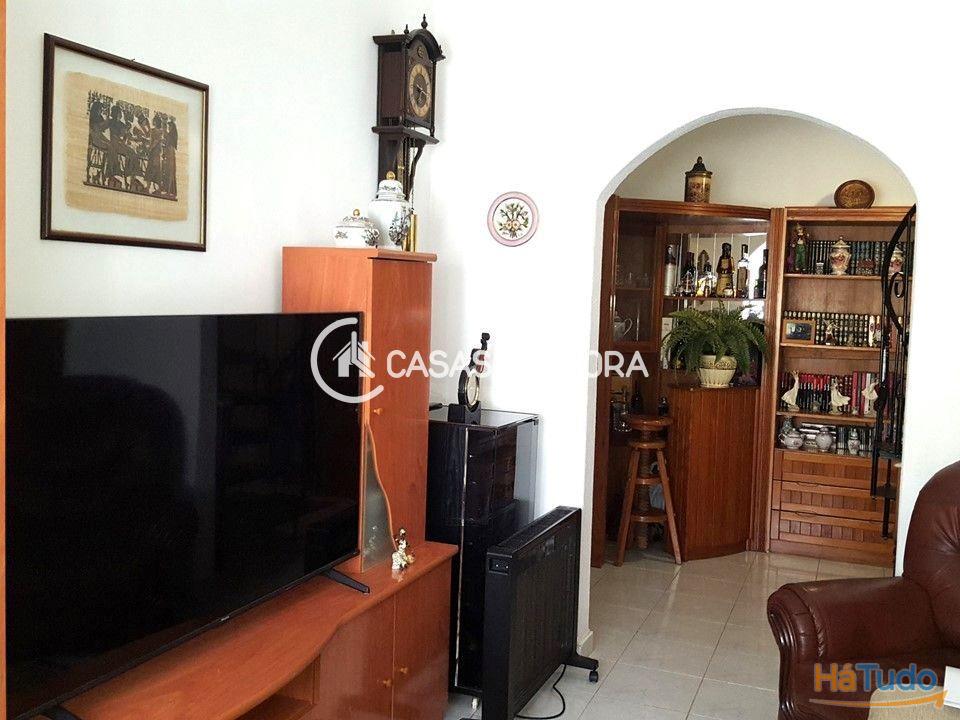 Setúbal, B.Liceu T2+1 com aproveitamento do sótão. Setúbal, B.Liceu T2+1 com aproveitamento do sótão.