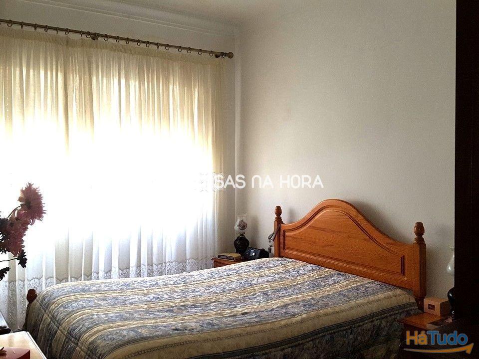 Setúbal, B.Liceu T2+1 com aproveitamento do sótão. Setúbal, B.Liceu T2+1 com aproveitamento do sótão.