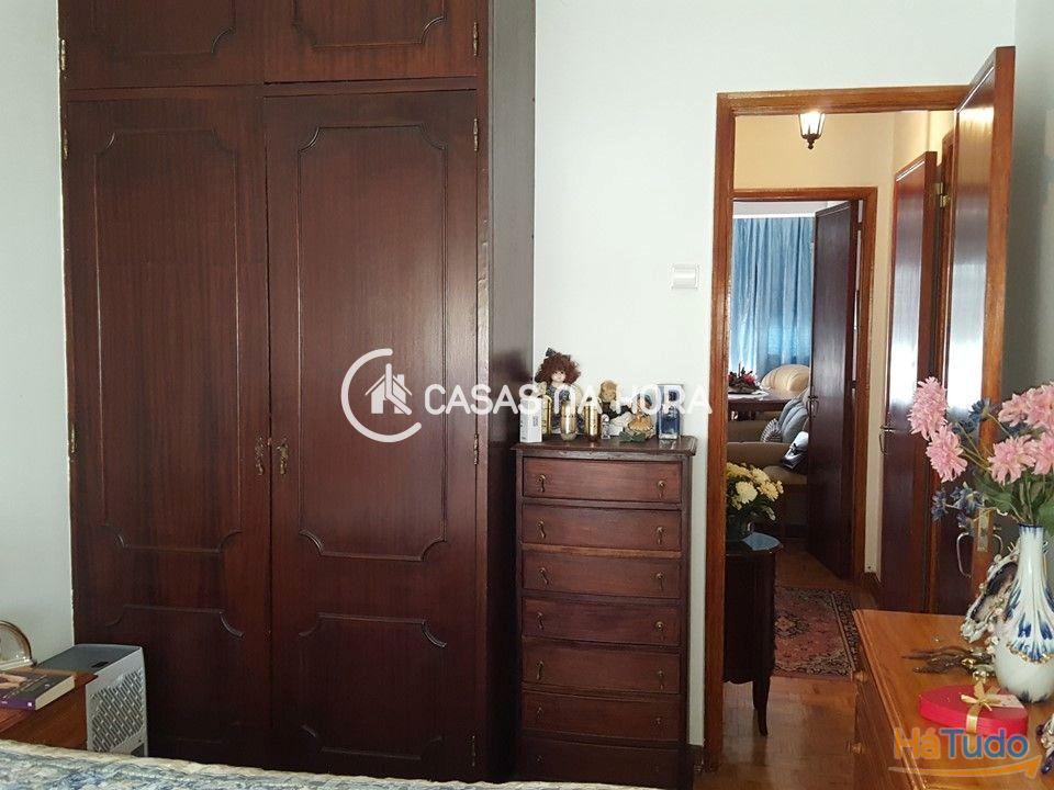 Setúbal, B.Liceu T2+1 com aproveitamento do sótão. Setúbal, B.Liceu T2+1 com aproveitamento do sótão.