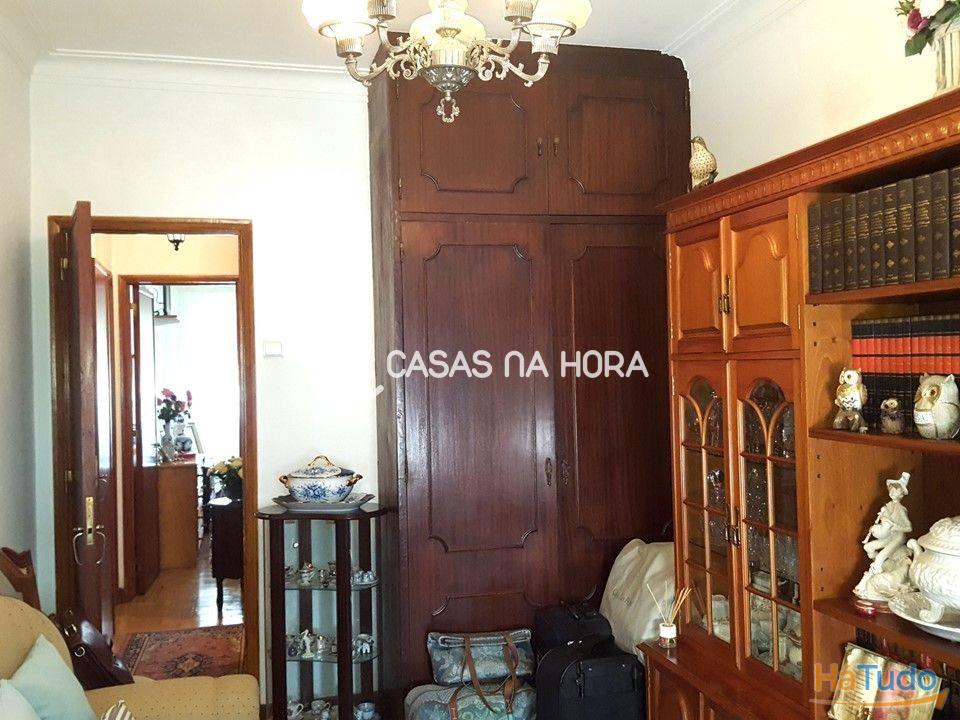 Setúbal, B.Liceu T2+1 com aproveitamento do sótão. Setúbal, B.Liceu T2+1 com aproveitamento do sótão.