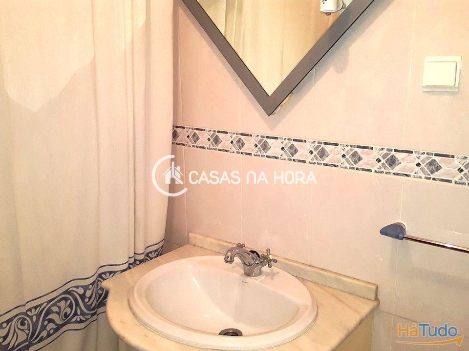 Setúbal, B.Liceu T2+1 com aproveitamento do sótão. Setúbal, B.Liceu T2+1 com aproveitamento do sótão.