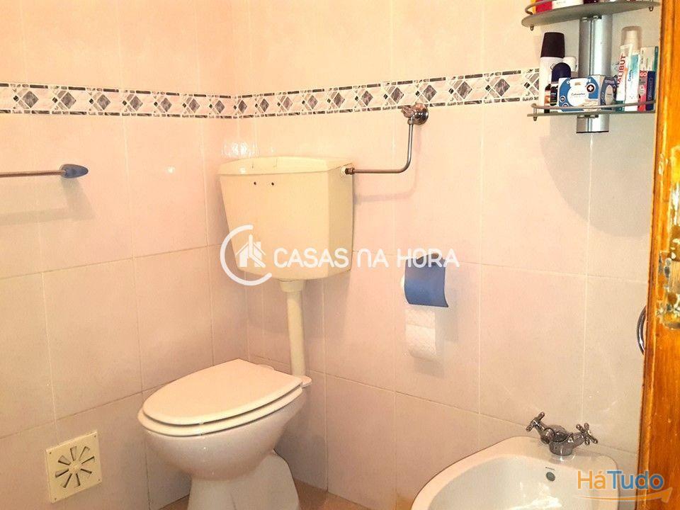 Setúbal, B.Liceu T2+1 com aproveitamento do sótão. Setúbal, B.Liceu T2+1 com aproveitamento do sótão.