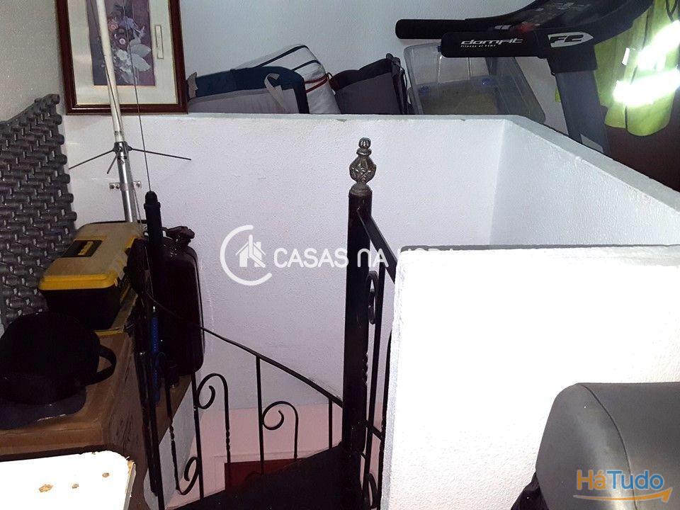 Setúbal, B.Liceu T2+1 com aproveitamento do sótão. Setúbal, B.Liceu T2+1 com aproveitamento do sótão.