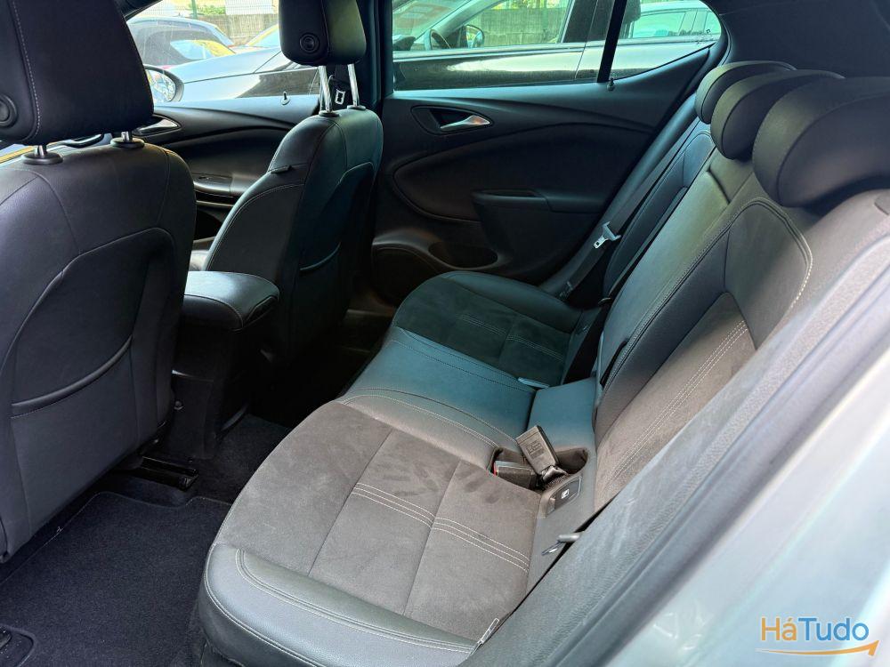 Opel Astra 1.2 T Ultimate S/S Opel Astra 1.2 T Ultimate S/S