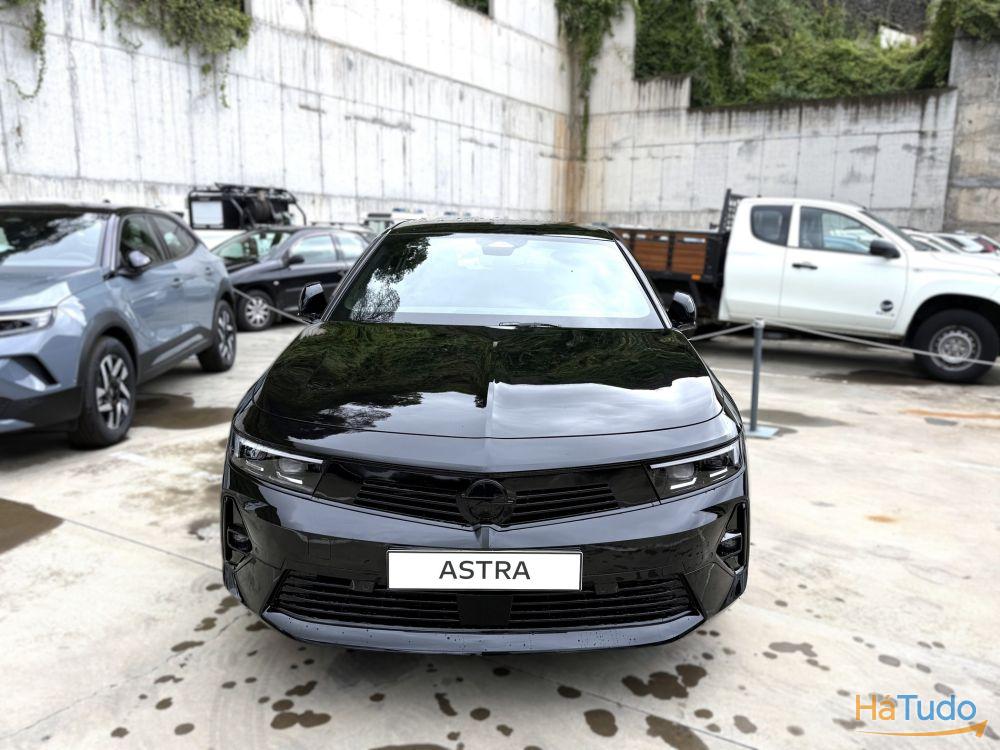 Opel Astra 1.5 D GS Aut. Opel Astra 1.5 D GS Aut.