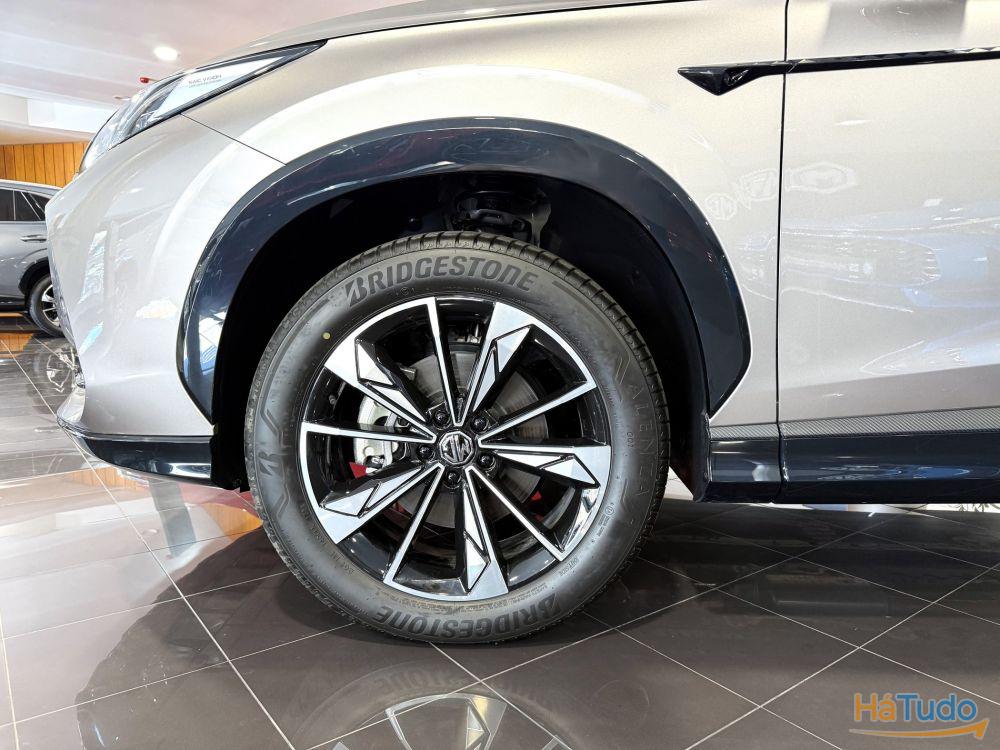 MG HS 1.5 T Luxury AT MG HS 1.5 T Luxury AT