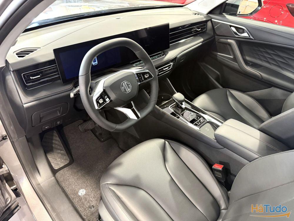MG HS 1.5 T Luxury AT MG HS 1.5 T Luxury AT