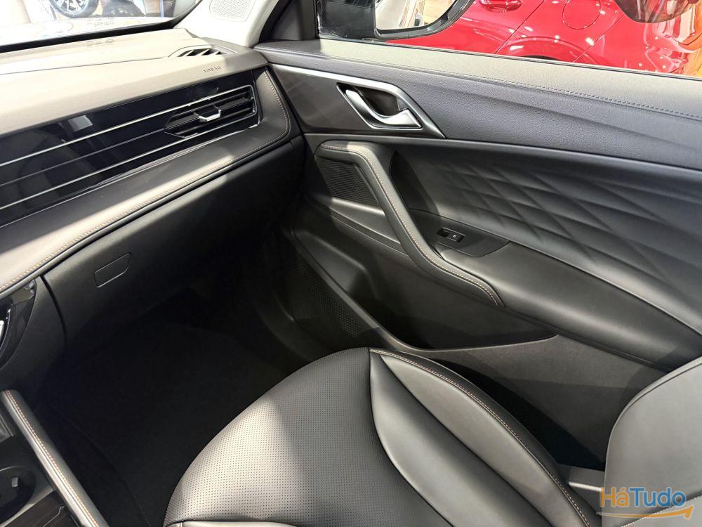 MG HS 1.5 T Luxury AT MG HS 1.5 T Luxury AT