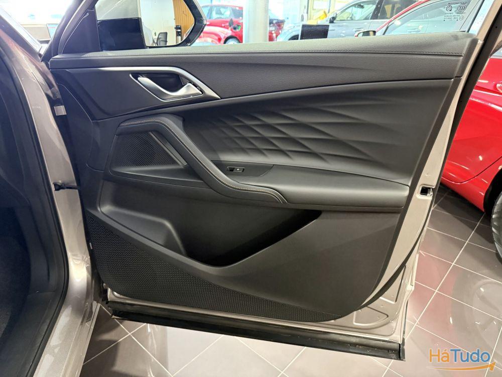 MG HS 1.5 T Luxury AT MG HS 1.5 T Luxury AT