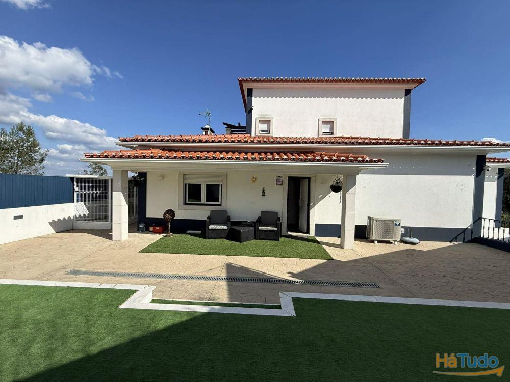 Moradia Semi- Nova T4 de Luxo - M3184/26 Moradia Semi- Nova T4 de Luxo - M3184/26