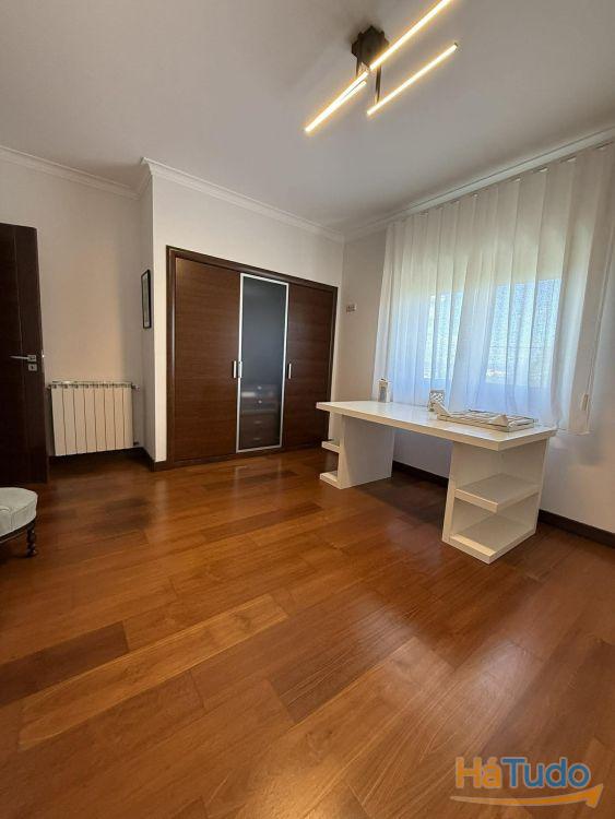 Moradia Semi- Nova T4 de Luxo - M3184/26 Moradia Semi- Nova T4 de Luxo - M3184/26