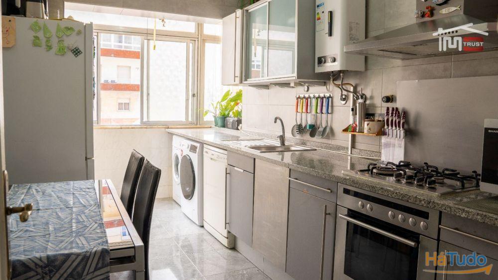 Apartamento T3, 1ºandar, Coz. Semi-Equipada, Muito Luminoso, Marquise - Torre da Marinha Apartamento T3, 1ºandar, Coz. Semi-Equipada, Muito Luminoso, Marquise - Torre da Marinha