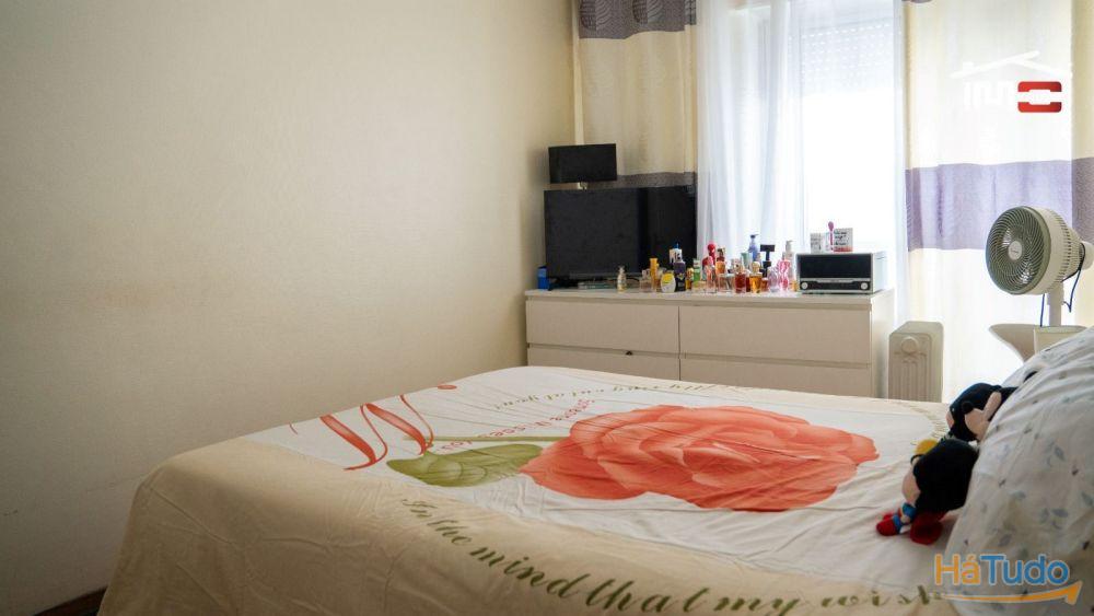 Apartamento T3, 1ºandar, Coz. Semi-Equipada, Muito Luminoso, Marquise - Torre da Marinha Apartamento T3, 1ºandar, Coz. Semi-Equipada, Muito Luminoso, Marquise - Torre da Marinha