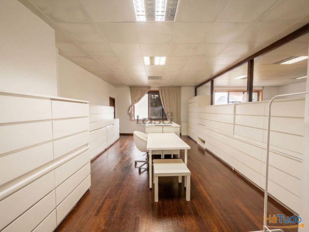 Espaço comercial com 451 m², localizado em Vilar de Andorinho, Vila Nova de Gaia, Espaço comercial com 451 m², localizado em Vilar de Andorinho, Vila Nova de Gaia,