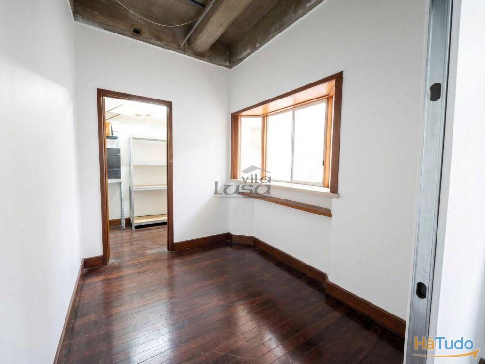 Espaço comercial com 451 m², localizado em Vilar de Andorinho, Vila Nova de Gaia, Espaço comercial com 451 m², localizado em Vilar de Andorinho, Vila Nova de Gaia,