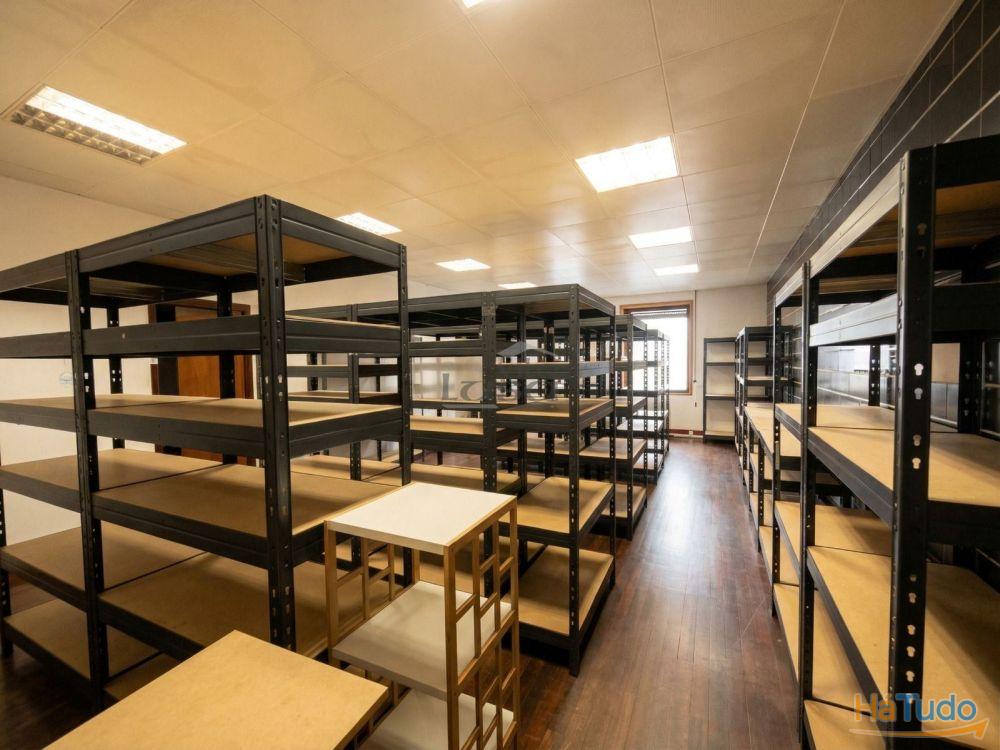 Espaço comercial com 451 m², localizado em Vilar de Andorinho, Vila Nova de Gaia, Espaço comercial com 451 m², localizado em Vilar de Andorinho, Vila Nova de Gaia,