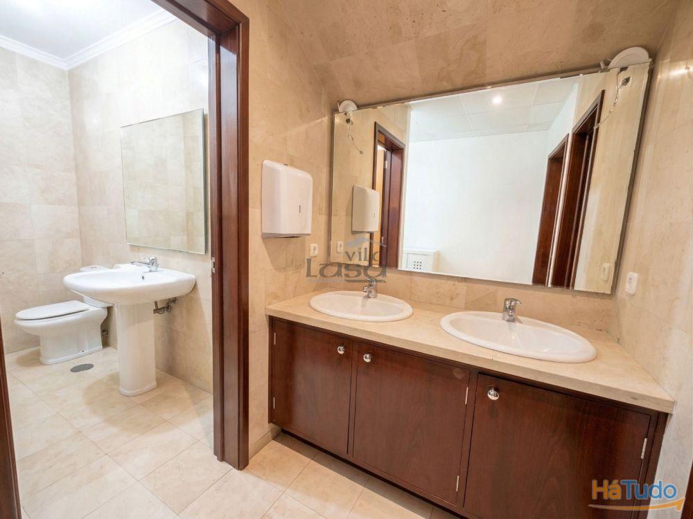 Espaço comercial com 451 m², localizado em Vilar de Andorinho, Vila Nova de Gaia, Espaço comercial com 451 m², localizado em Vilar de Andorinho, Vila Nova de Gaia,