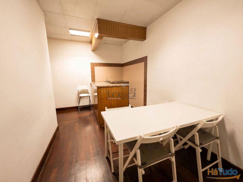 Espaço comercial com 451 m², localizado em Vilar de Andorinho, Vila Nova de Gaia, Espaço comercial com 451 m², localizado em Vilar de Andorinho, Vila Nova de Gaia,
