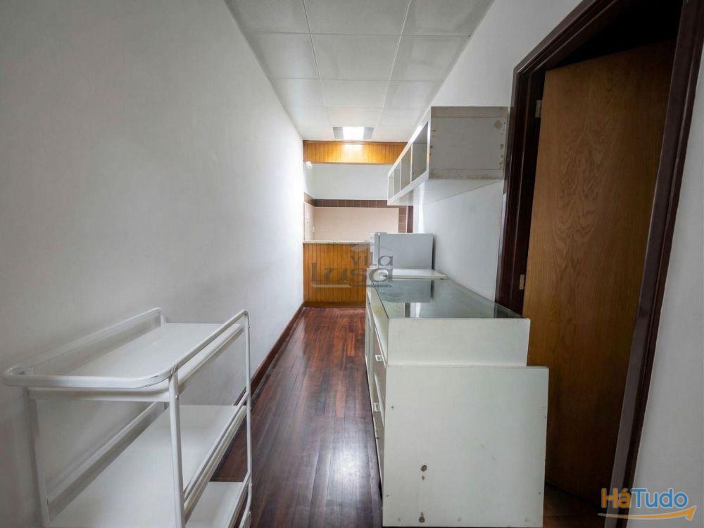 Espaço comercial com 451 m², localizado em Vilar de Andorinho, Vila Nova de Gaia, Espaço comercial com 451 m², localizado em Vilar de Andorinho, Vila Nova de Gaia,