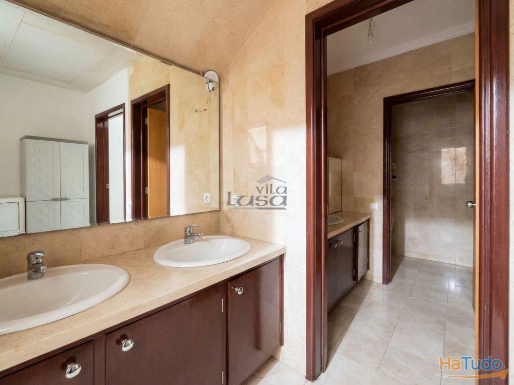 Espaço comercial com 451 m², localizado em Vilar de Andorinho, Vila Nova de Gaia, Espaço comercial com 451 m², localizado em Vilar de Andorinho, Vila Nova de Gaia,
