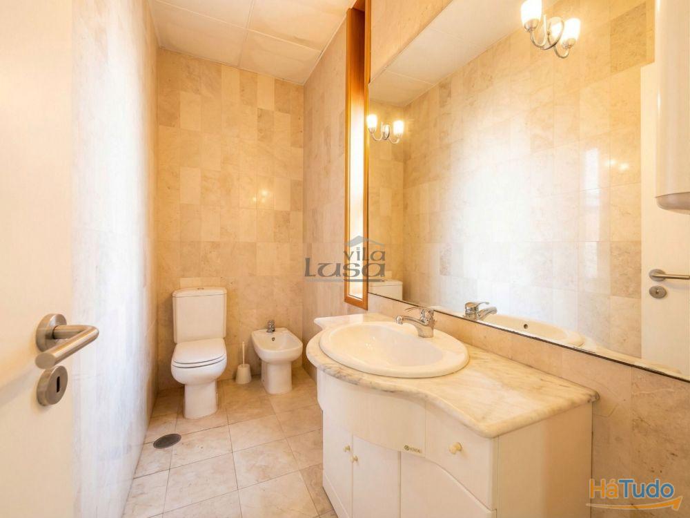 Espaço comercial com 451 m², localizado em Vilar de Andorinho, Vila Nova de Gaia, Espaço comercial com 451 m², localizado em Vilar de Andorinho, Vila Nova de Gaia,