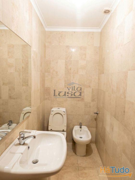 Espaço comercial com 451 m², localizado em Vilar de Andorinho, Vila Nova de Gaia, Espaço comercial com 451 m², localizado em Vilar de Andorinho, Vila Nova de Gaia,