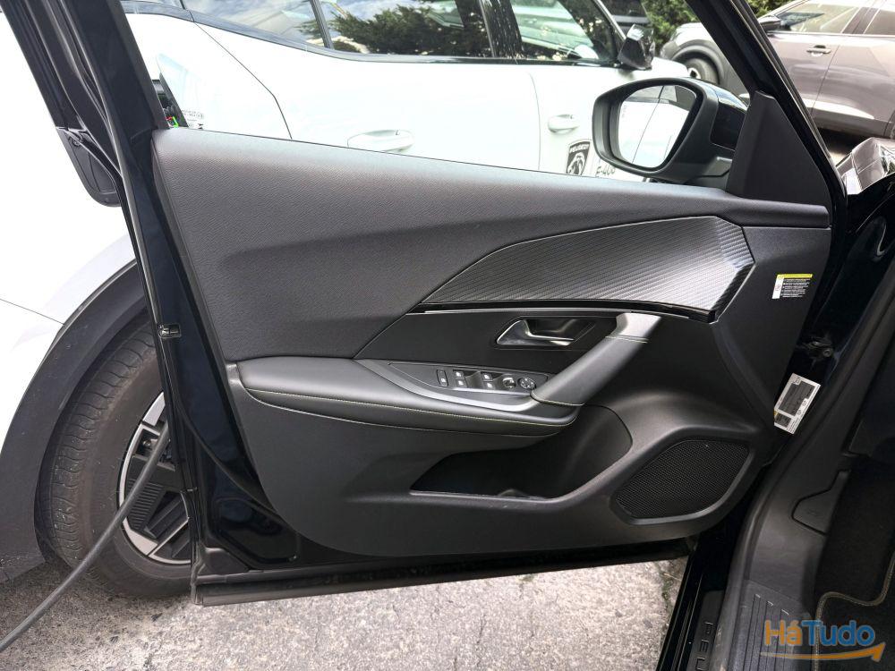 Peugeot e-2008 54 kWh GT Peugeot e-2008 54 kWh GT