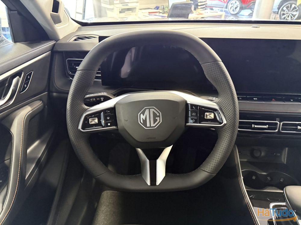 MG HS 1.5 T Luxury AT MG HS 1.5 T Luxury AT