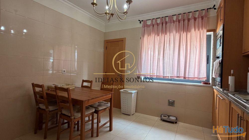 T2 Luminoso com Arrecadação em Zona Central ? Excelente Oportunidade! T2 Luminoso com Arrecadação em Zona Central ? Excelente Oportunidade!