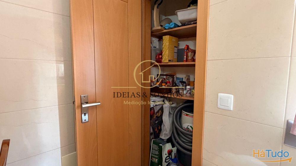 T2 Luminoso com Arrecadação em Zona Central ? Excelente Oportunidade! T2 Luminoso com Arrecadação em Zona Central ? Excelente Oportunidade!