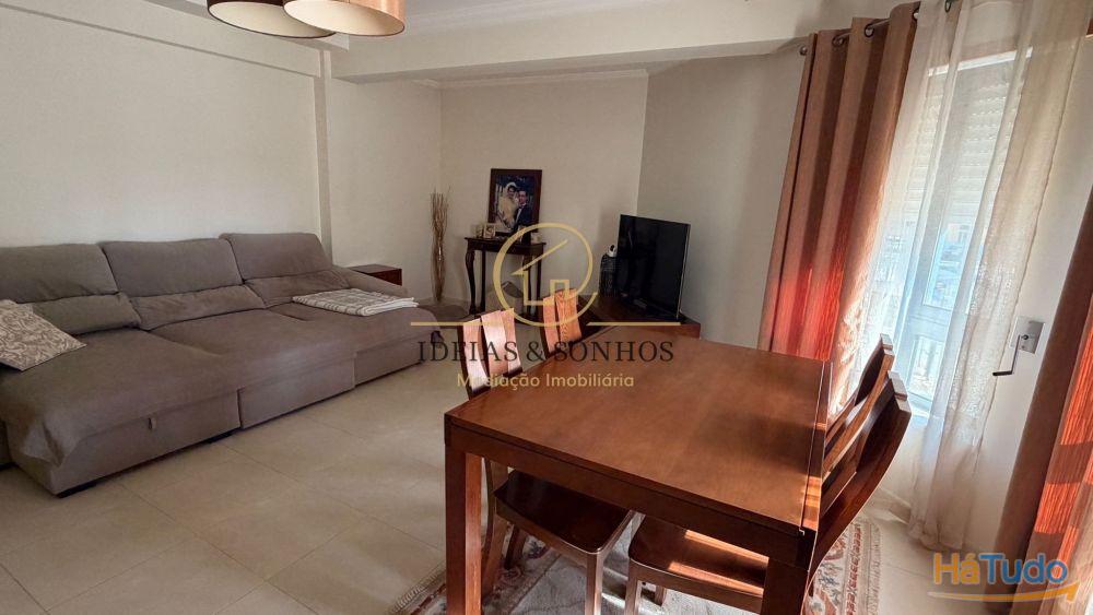 T2 Luminoso com Arrecadação em Zona Central ? Excelente Oportunidade! T2 Luminoso com Arrecadação em Zona Central ? Excelente Oportunidade!