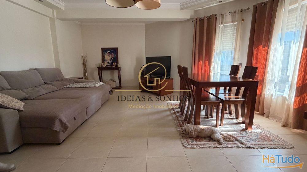 T2 Luminoso com Arrecadação em Zona Central ? Excelente Oportunidade! T2 Luminoso com Arrecadação em Zona Central ? Excelente Oportunidade!