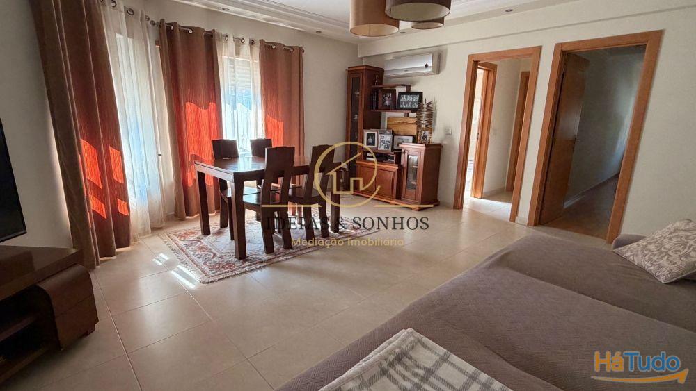 T2 Luminoso com Arrecadação em Zona Central ? Excelente Oportunidade! T2 Luminoso com Arrecadação em Zona Central ? Excelente Oportunidade!