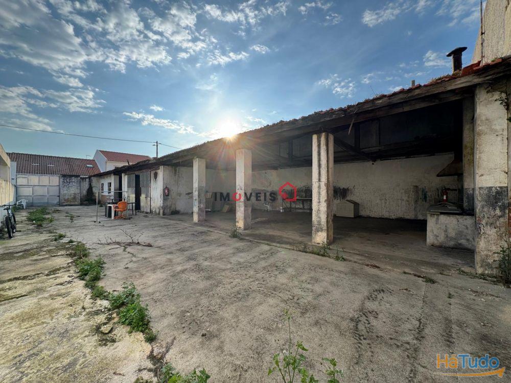 Terreno Urbano c/armazéns atividade industrial Terreno Urbano c/armazéns atividade industrial