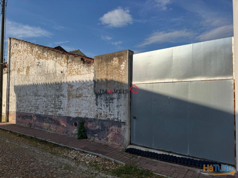 Terreno Urbano c/armazéns atividade industrial Terreno Urbano c/armazéns atividade industrial