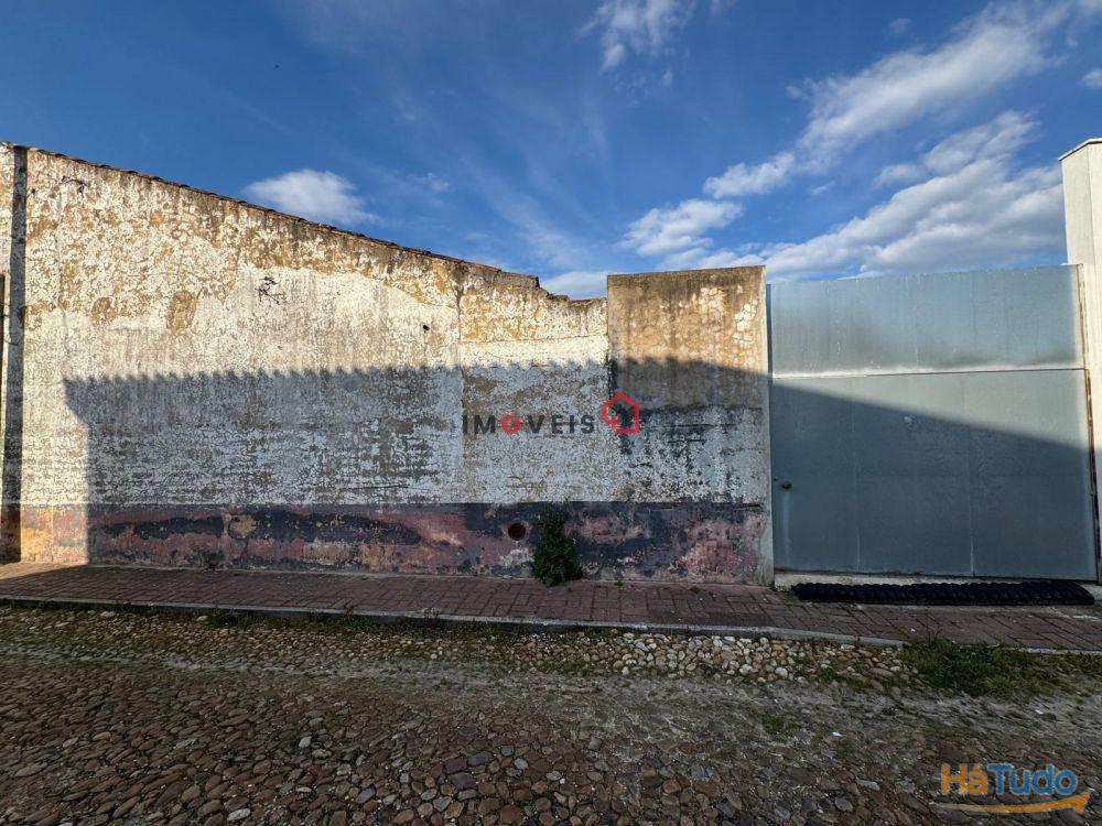 Terreno Urbano c/armazéns atividade industrial Terreno Urbano c/armazéns atividade industrial
