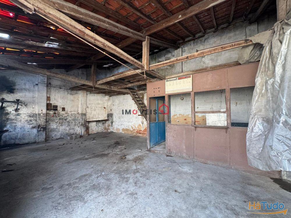 Terreno Urbano c/armazéns atividade industrial Terreno Urbano c/armazéns atividade industrial